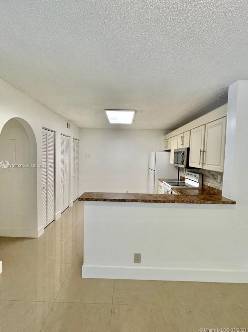 10131 W Sunrise Blvd, Unit 204, Plantation, FL 33322 Photo