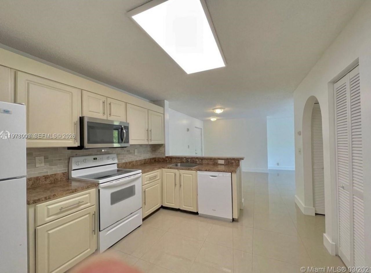 10131 W Sunrise Blvd, Unit 204, Plantation, FL 33322 Photo