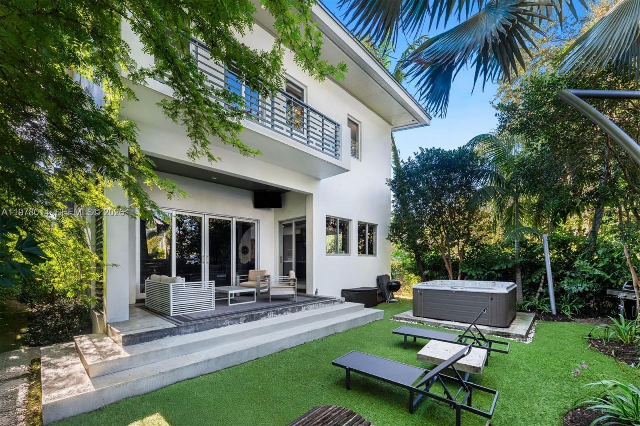 101 SW 21st Rd , Miami, FL 33129 Photo