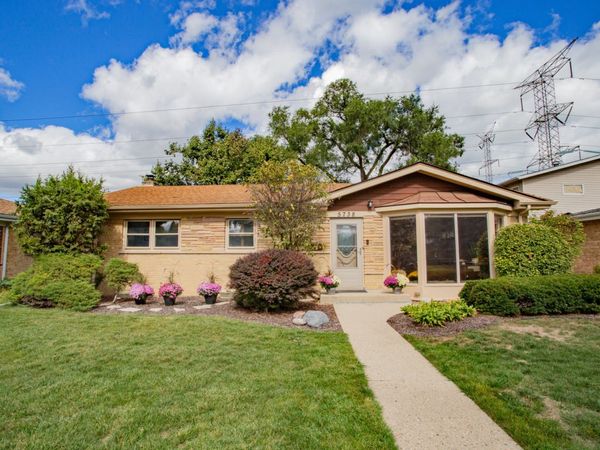 5738 Lyons Street , Morton Grove, IL 60053