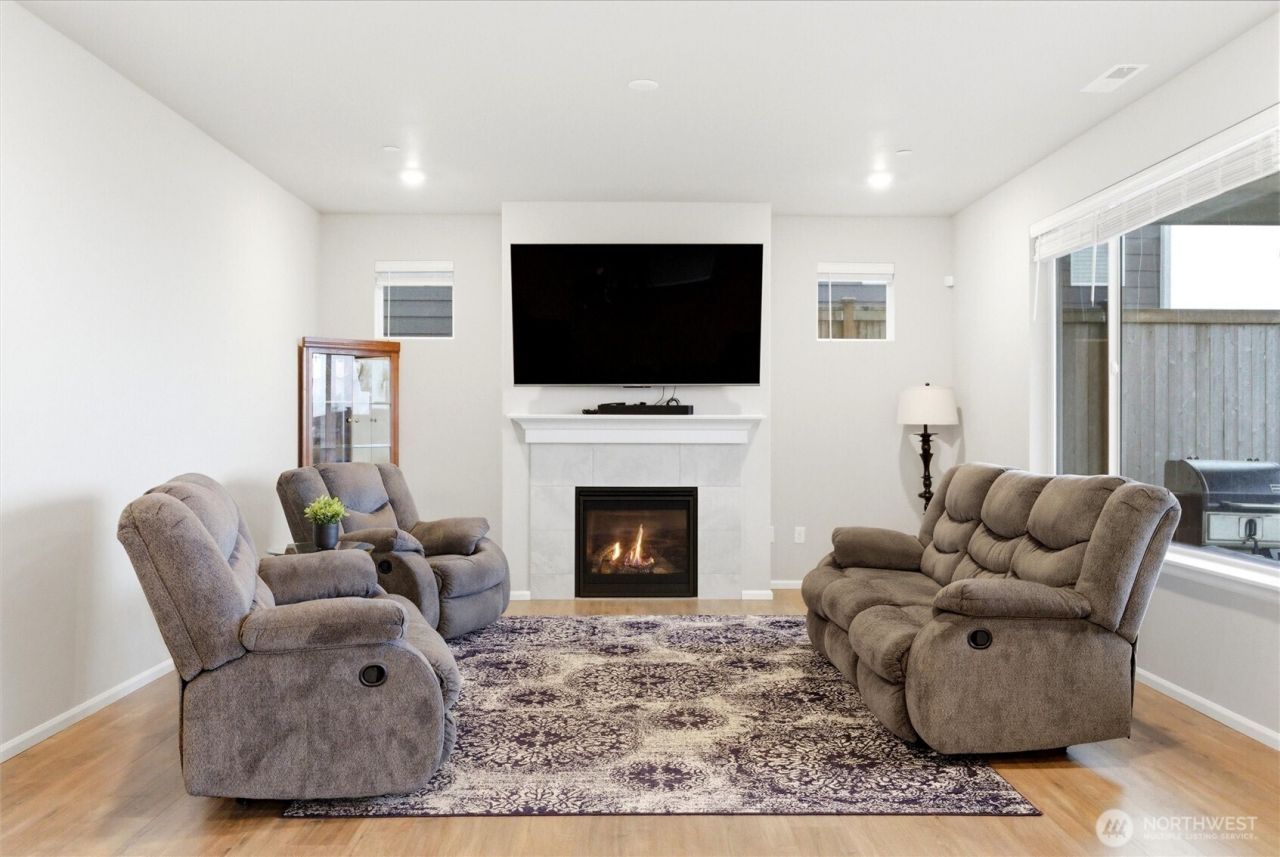 1323 Baker Heights Loop , Bremerton, WA 98312