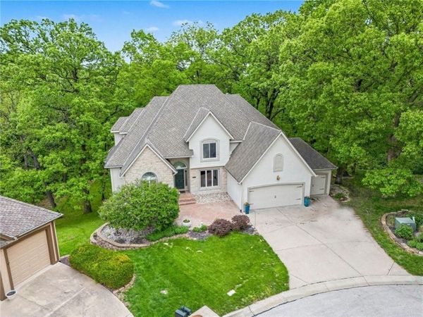 5529 Sleepy Hollow Drive, Parkville, MO 64152