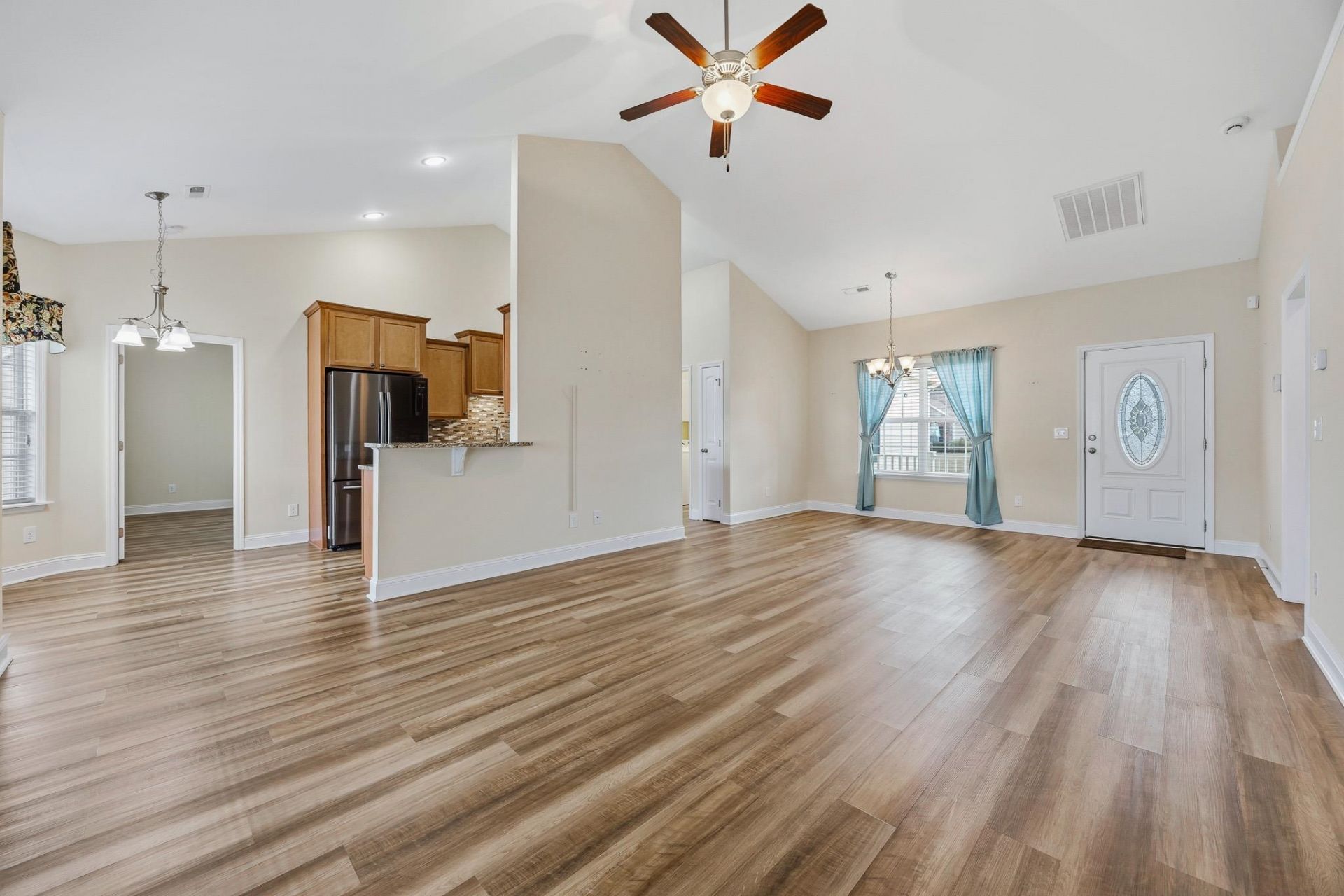 609 Fieldwoods Dr. Photo 5