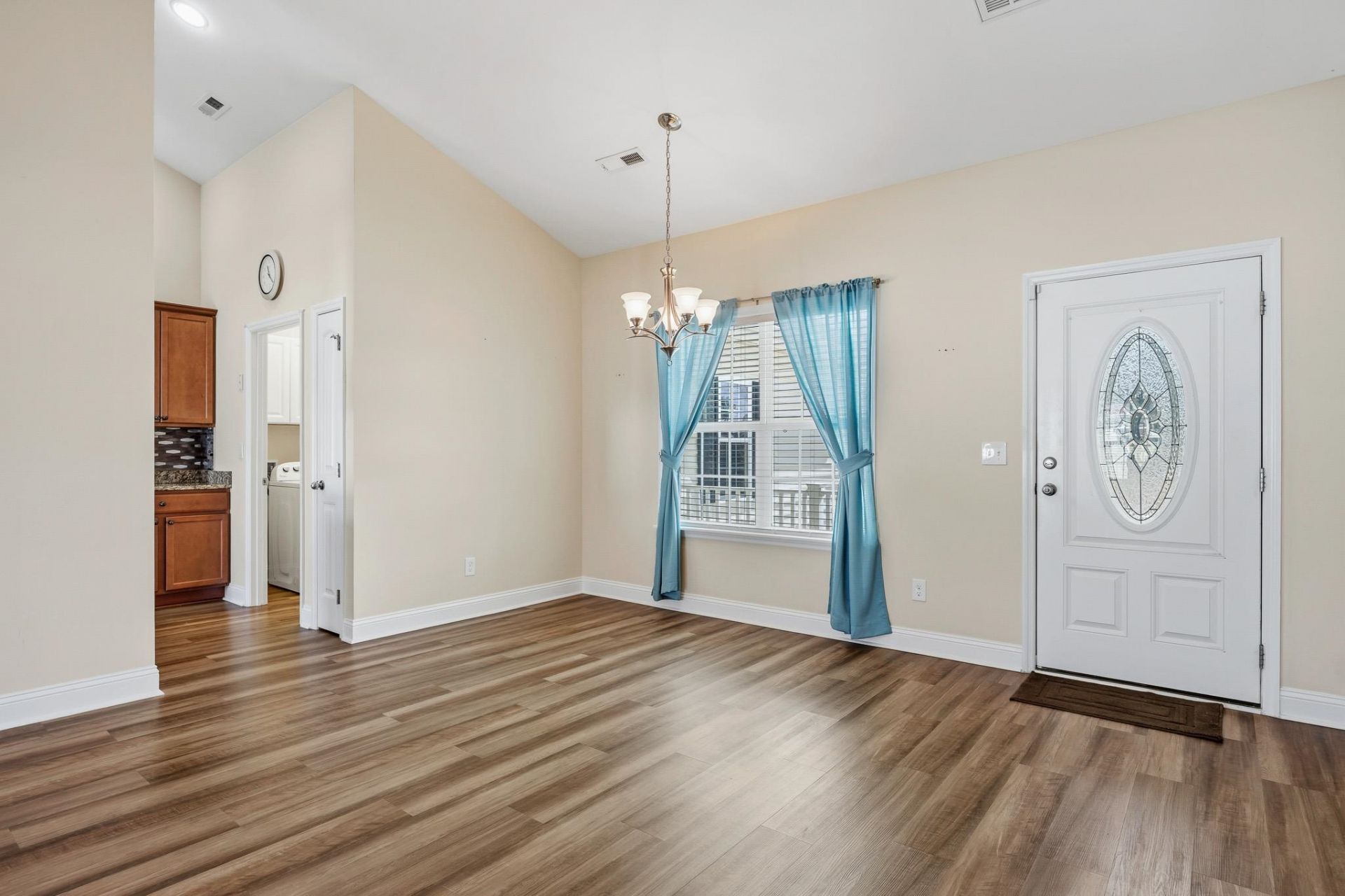 609 Fieldwoods Dr. Photo 6