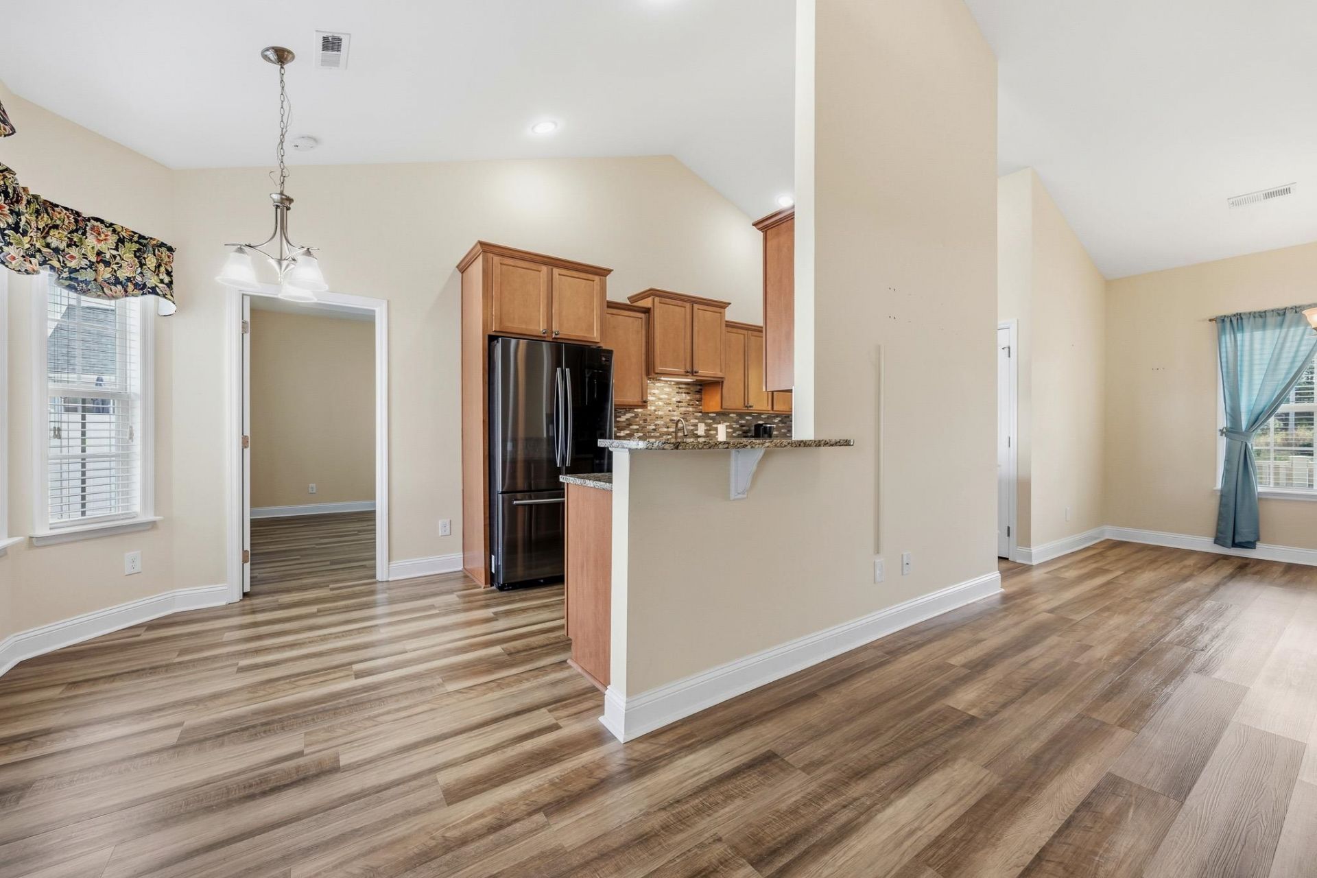 609 Fieldwoods Dr. Photo 7