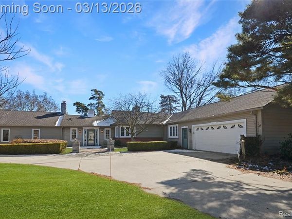 37272 Moravian Drive, Clinton Twp, MI 48036