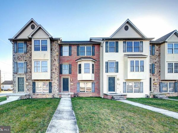 689 E WALNUT STREET , HANOVER, PA 17331