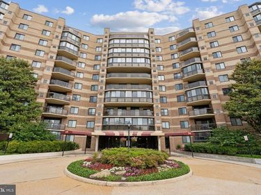 8340 GREENSBORO DRIVE , Unit 401, MCLEAN, VA 22102