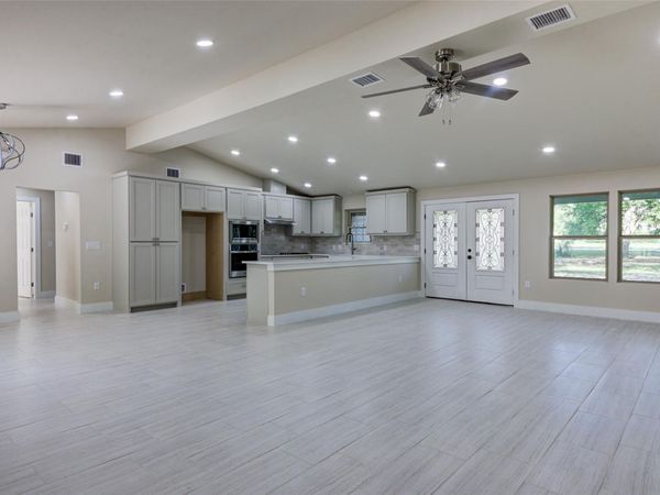 11811 Sleepy Hollow RD, Manchaca, TX 78652
