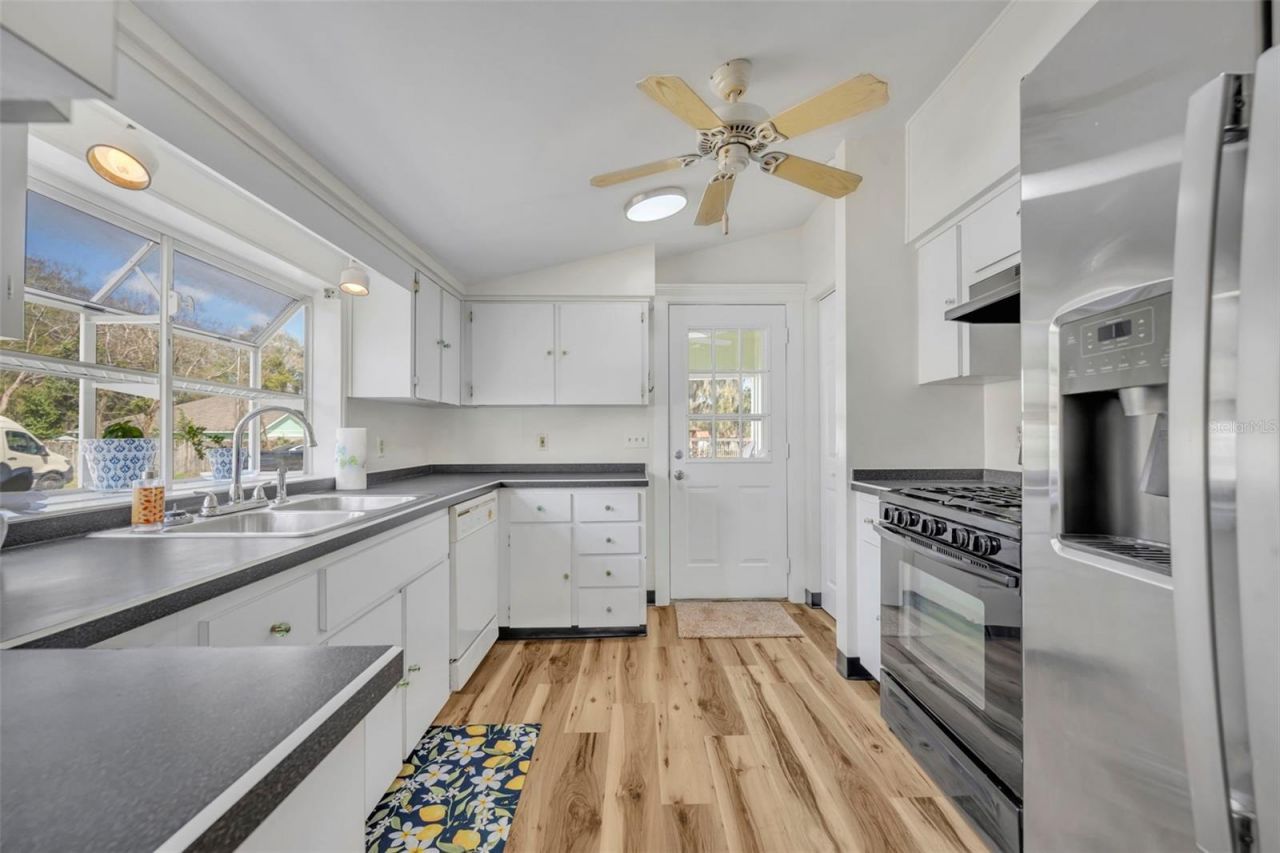 2101 E Warm Springs Avenue, Coleman, FL 33521 Photo