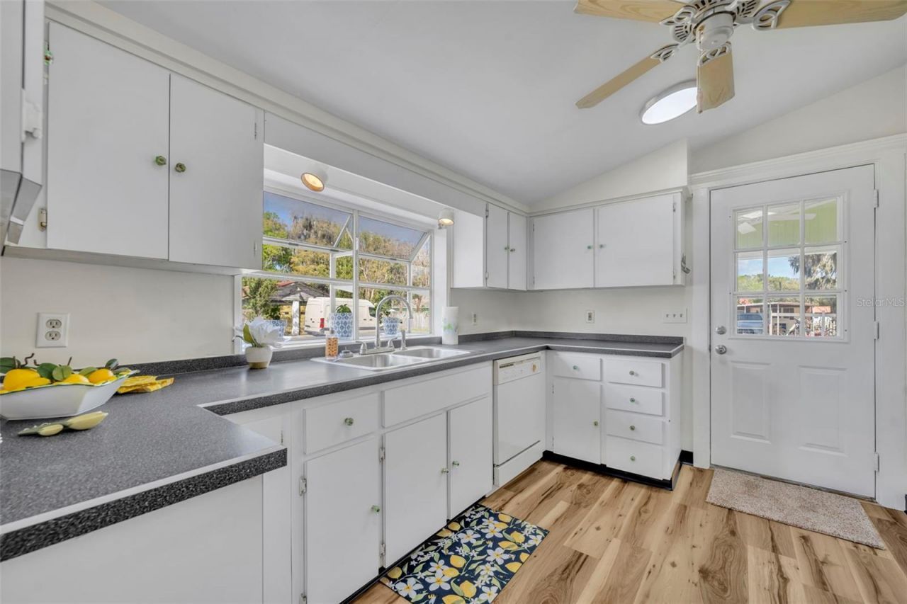 2101 E Warm Springs Avenue, Coleman, FL 33521 Photo