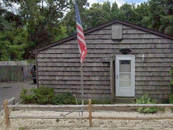 83 Old Country Road , East Quogue, NY 11942