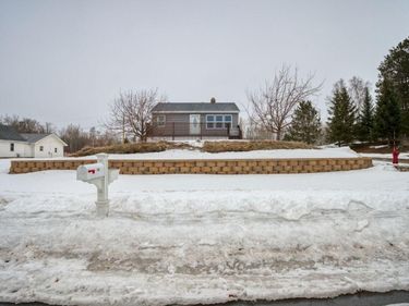 802 3rd Street NW, Chisholm, MN 55719