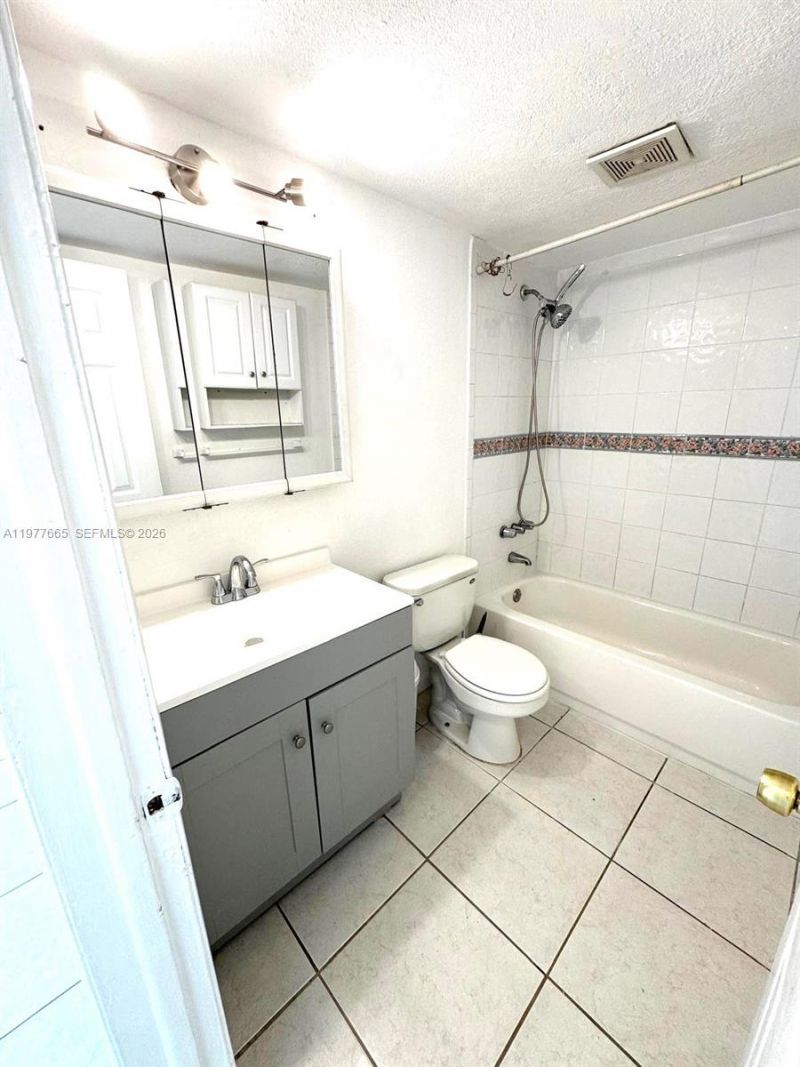 301 NW 177th St, Unit 204, Miami Gardens, FL 33169 Photo