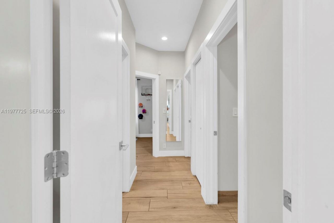 1202 S Manor Dr S , Weston, FL 33326 Photo