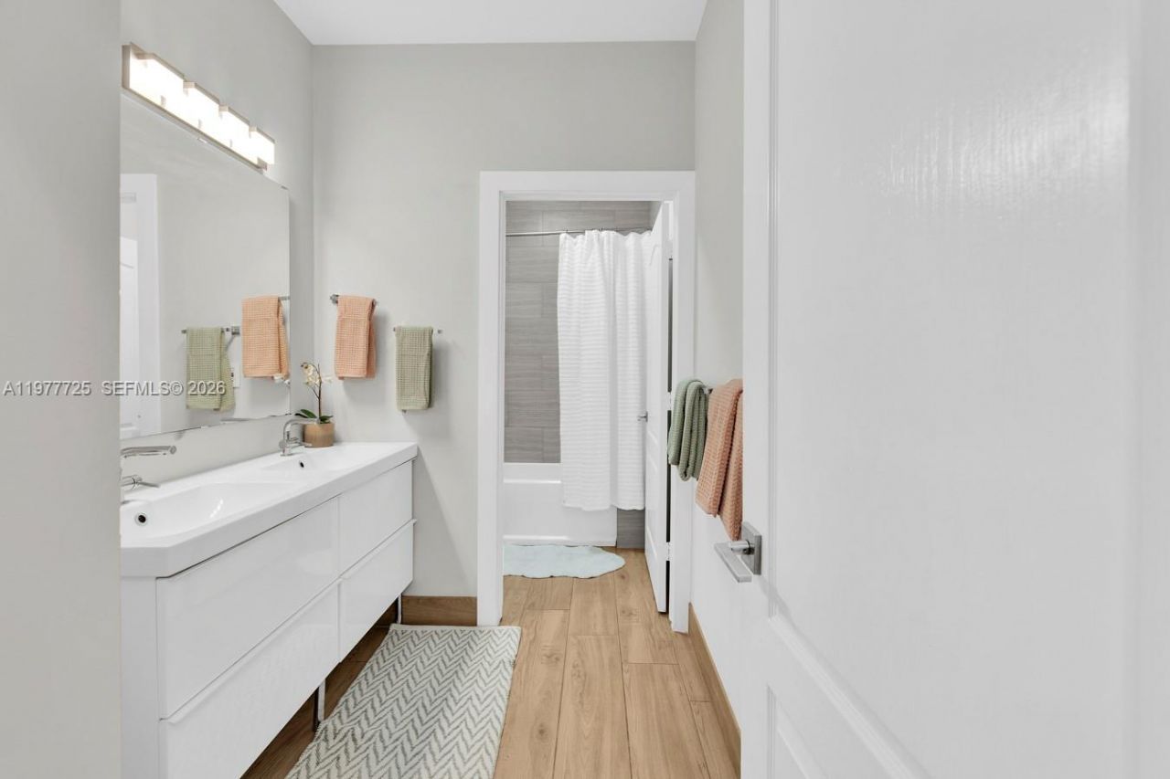 1202 S Manor Dr S , Weston, FL 33326 Photo