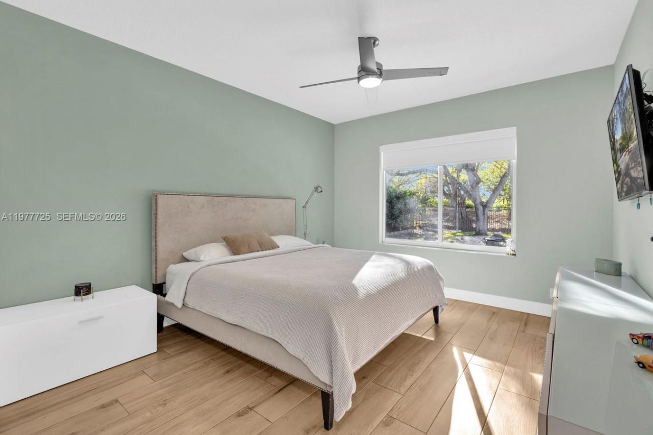 1202 S Manor Dr S , Weston, FL 33326 Photo