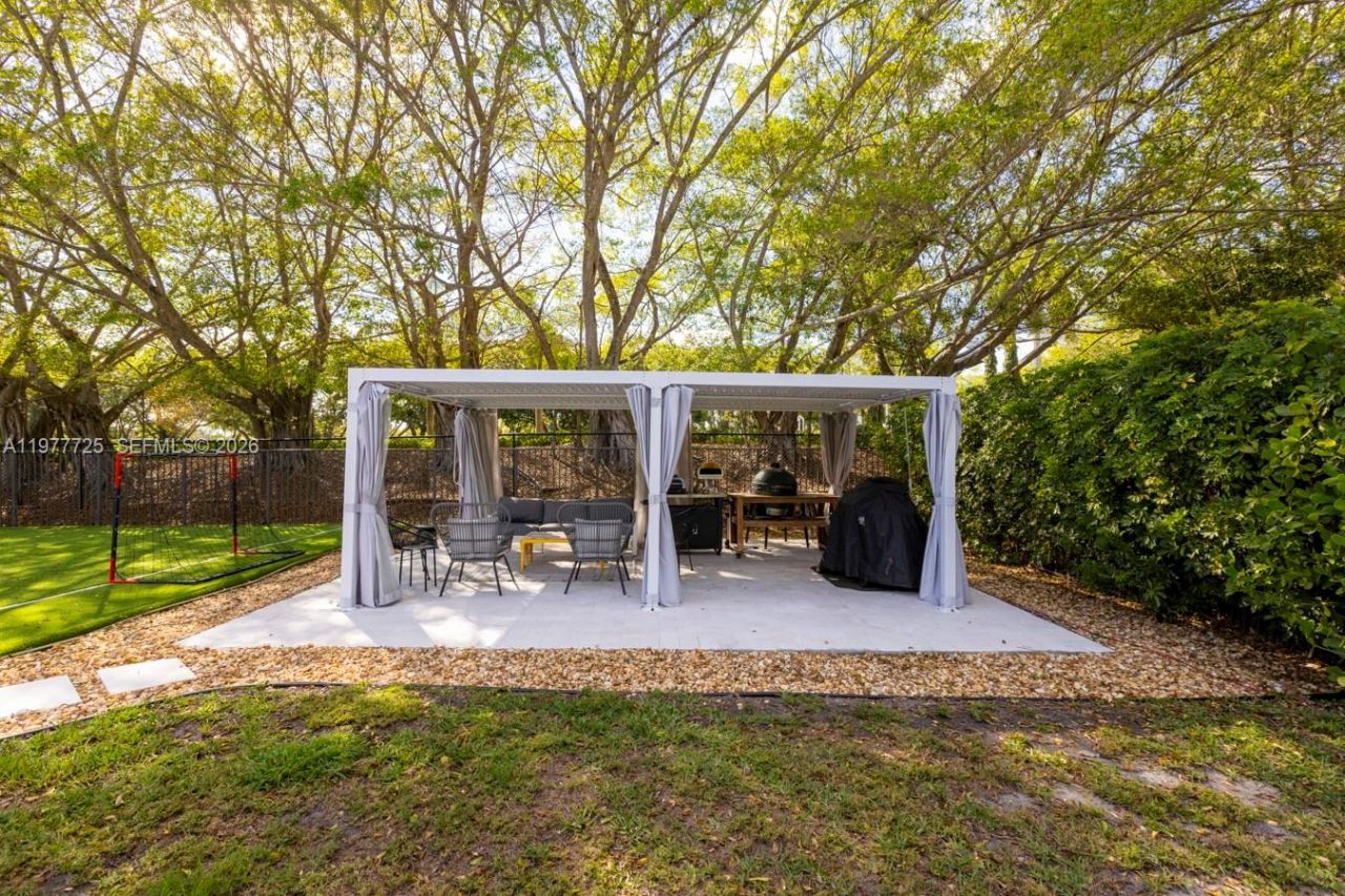 1202 S Manor Dr S , Weston, FL 33326 Photo