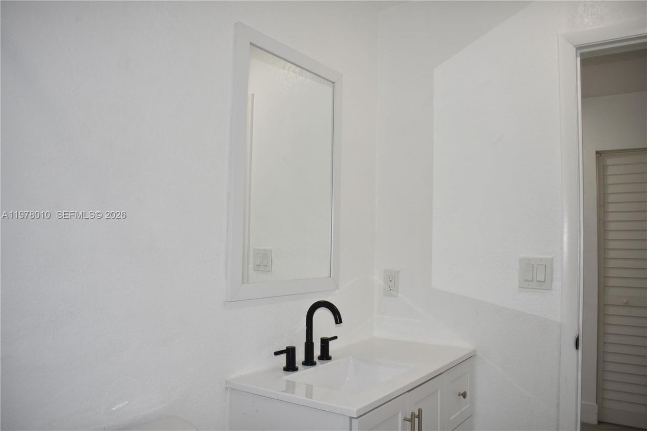 900 NW 8th Ave , Unit 3, Pompano Beach, FL 33060 Photo