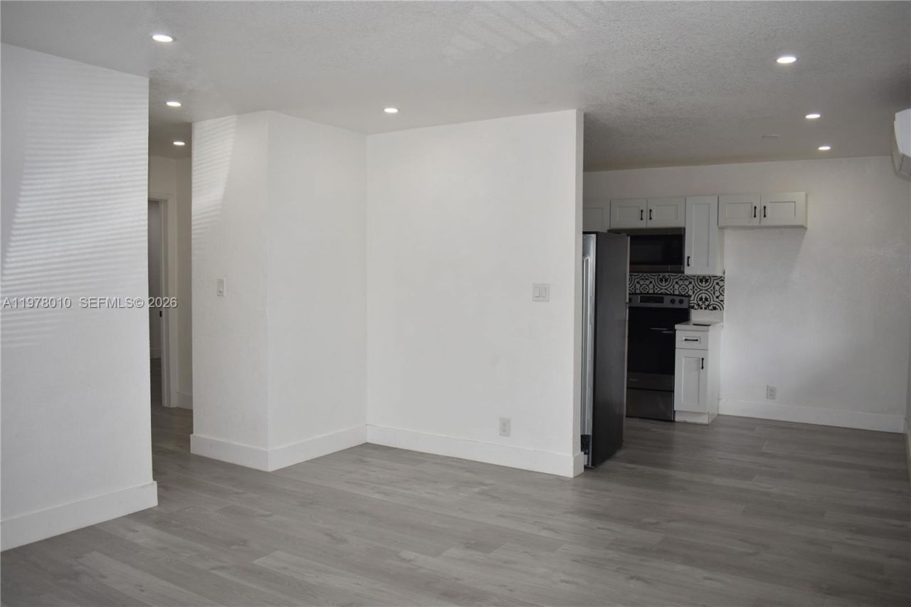 900 NW 8th Ave , Unit 3, Pompano Beach, FL 33060 Photo