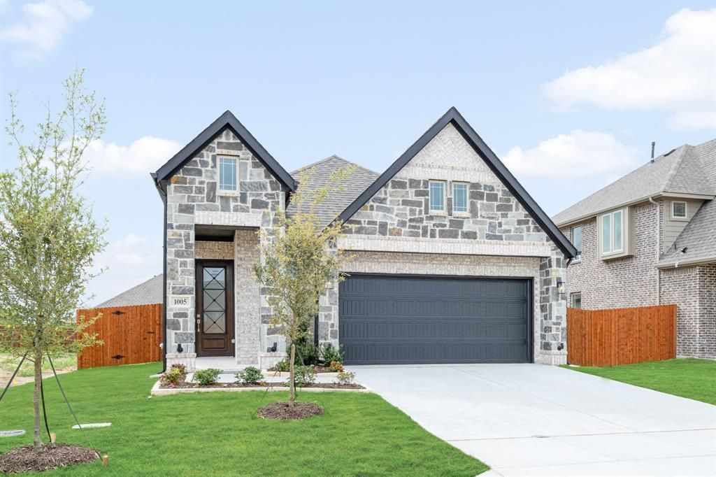 1005 River Oaks Drive, Godley, TX 76044 Main Photo