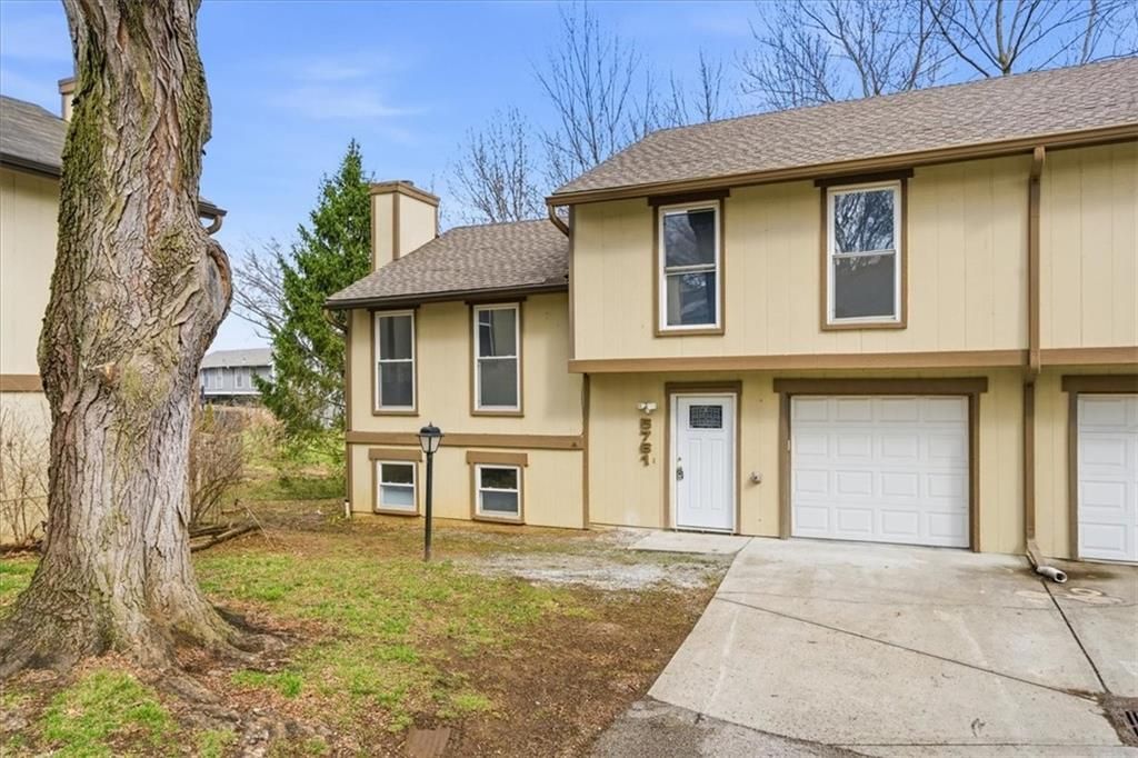 5761 N Anita Avenue, Kansas City, MO 64151 Main Photo
