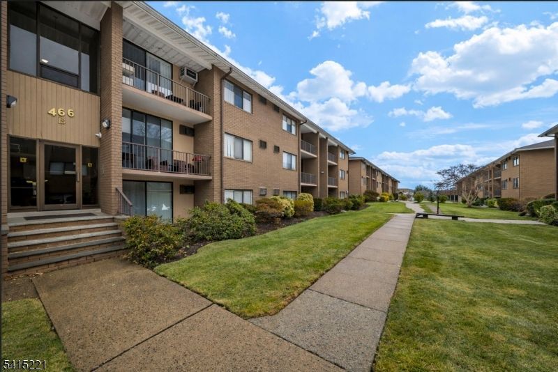 466 Liberty St, Little Ferry, NJ 07643 Main Photo