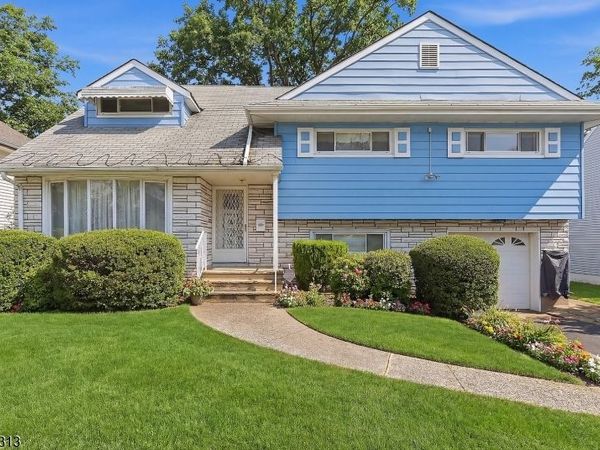 137 Voorhees St, Teaneck, NJ 07666