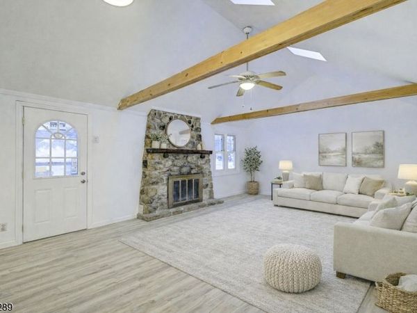 240 Acabonack Rd, Vernon, NJ 07422