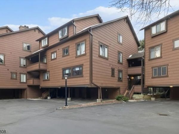 117 Sunset Ky, Secaucus, NJ 07094