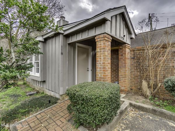 118 River Place, Jackson, MS 39211