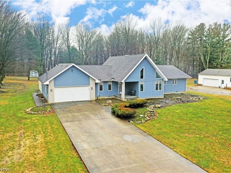 545 Thomas Lane, Girard, OH 44420 Photo 2