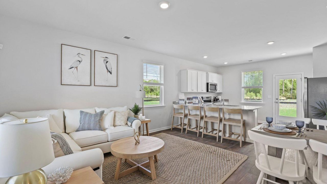 1050 Refuge Way Photo 4