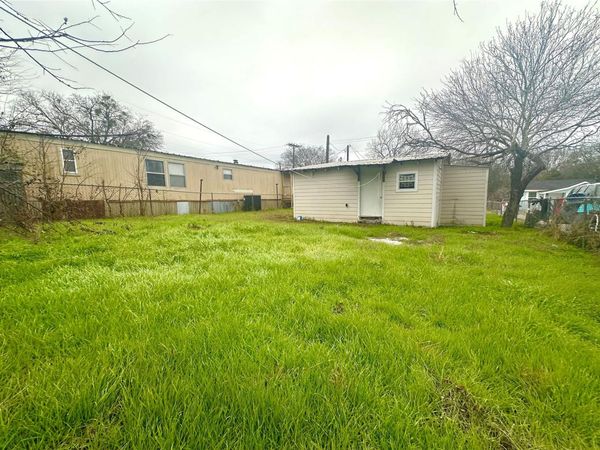 820 Chihuahua ST, Lockhart, TX 78644
