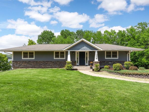 3606 Sun Valley Drive NE, North Liberty, IA 52317