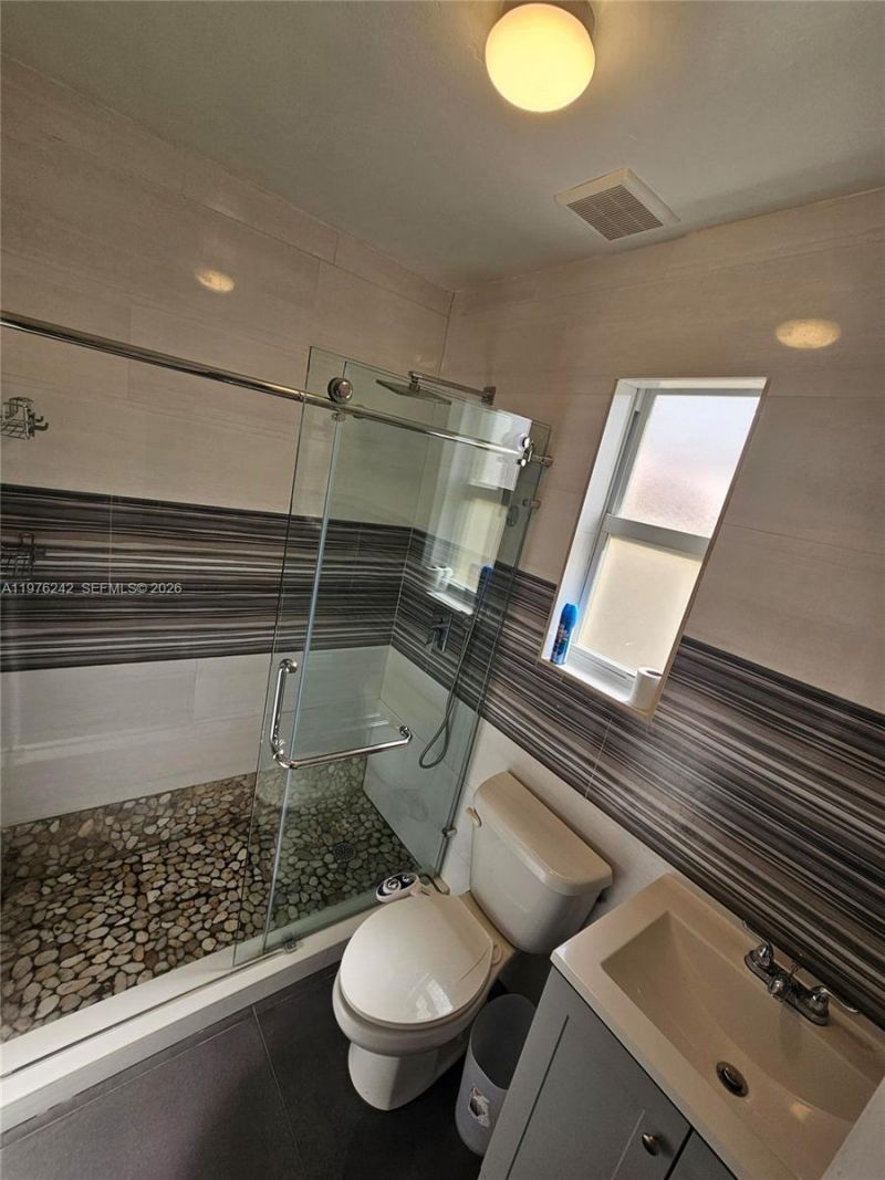 3560 NW 19th St , Miami, FL 33125 Photo