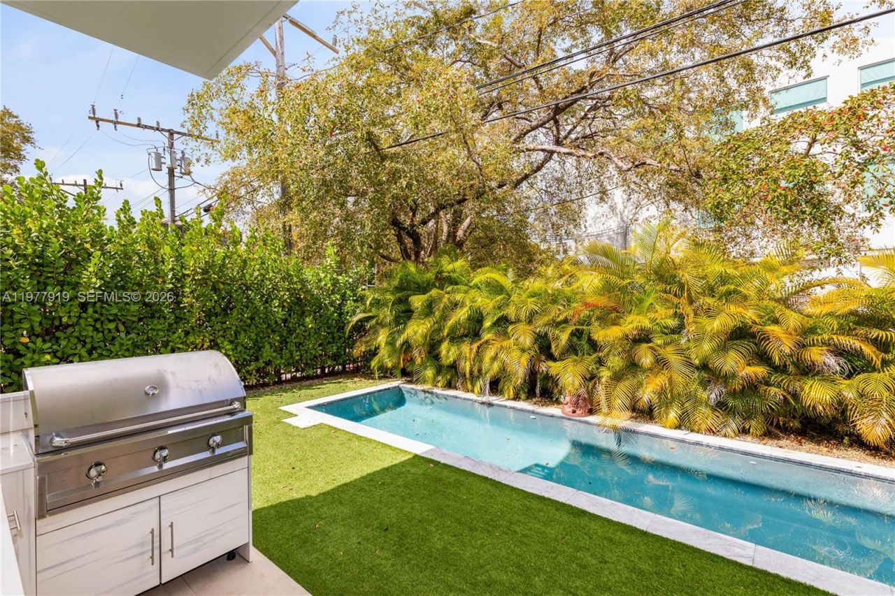 2225 SW 18th Ave , Miami, FL 33145 Photo