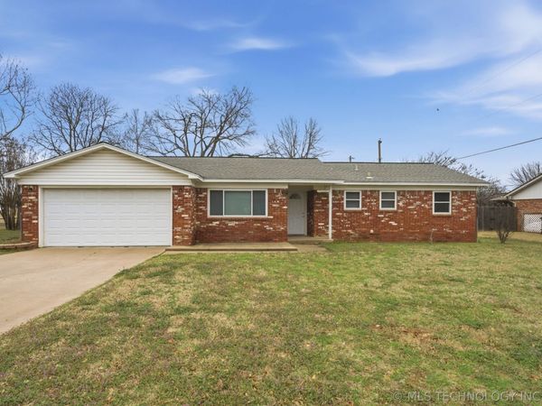 1123 W F Street , Jenks, OK 74037