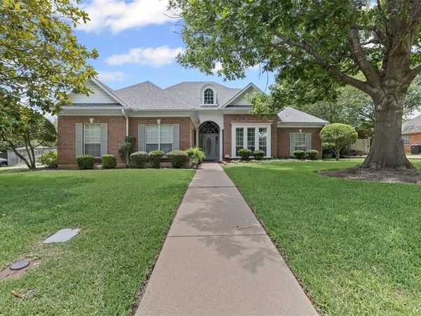 1104 Cherrywood Drive, Cleburne, TX 76033