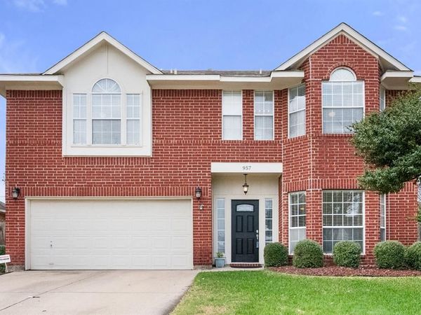 957 Blossomwood Court, Arlington, TX 76017