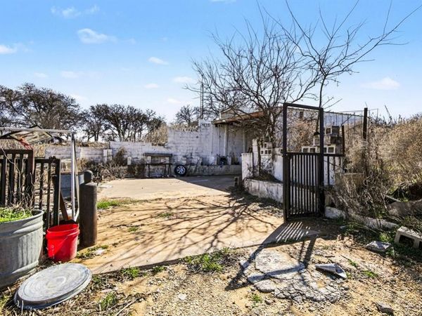 212 Private Road 114 , Covington, TX 76636