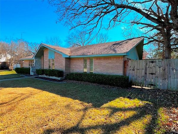 15 Post Oak Trail , Greenville, TX 75402