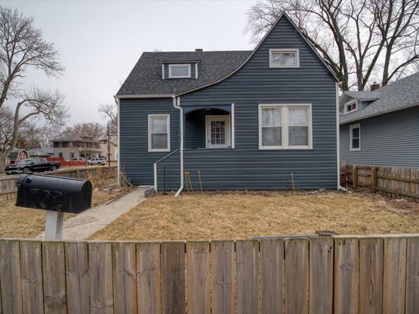 702 Jackson Street , Aurora, IL 60505