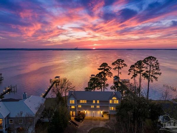 4528 Bayside Dr, Milton, FL 32583