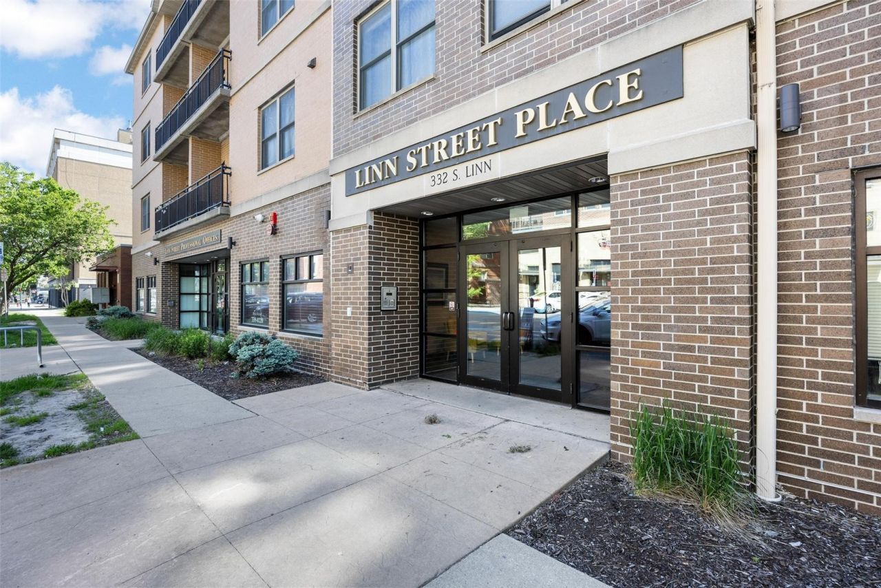 332 S Linn Street, Unit 305, Iowa City, IA 52240 Main Photo