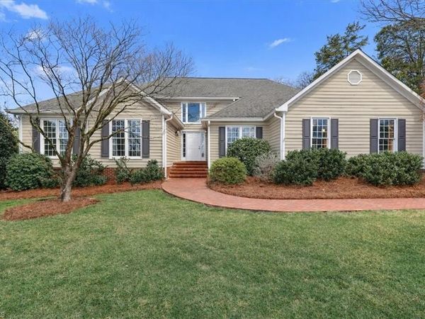 415 N Greenbriar Road, Statesville, NC 28625