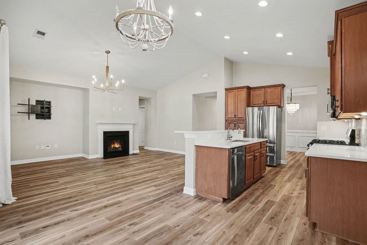 1560 Legacy Loop Photo 20