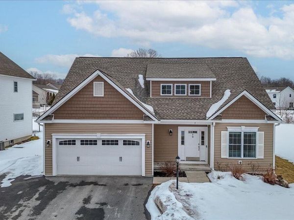 9 Lakepointe Way, Saratoga Springs, NY 12866