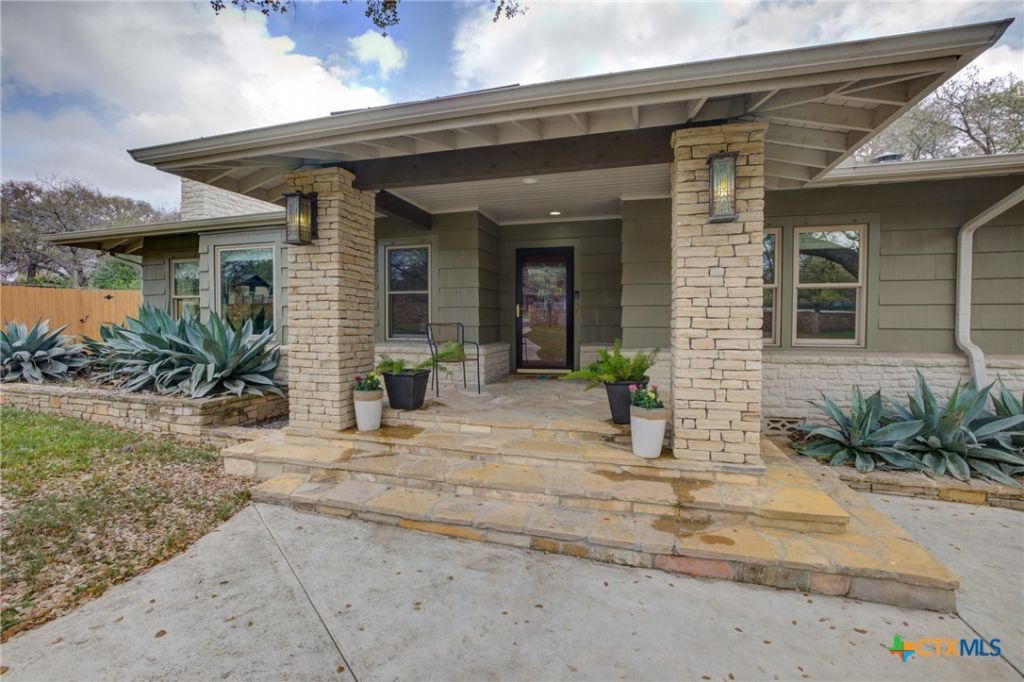 664 California Boulevard, New Braunfels, TX 78130 Main Photo