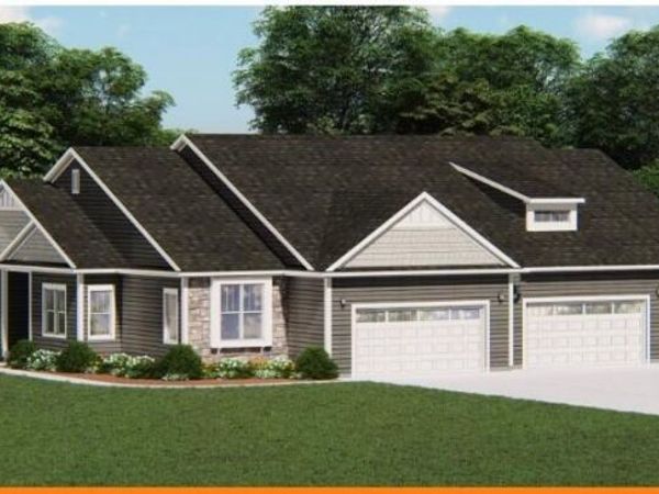 W253N6638 Heavenly Ct, Sussex, WI 53089